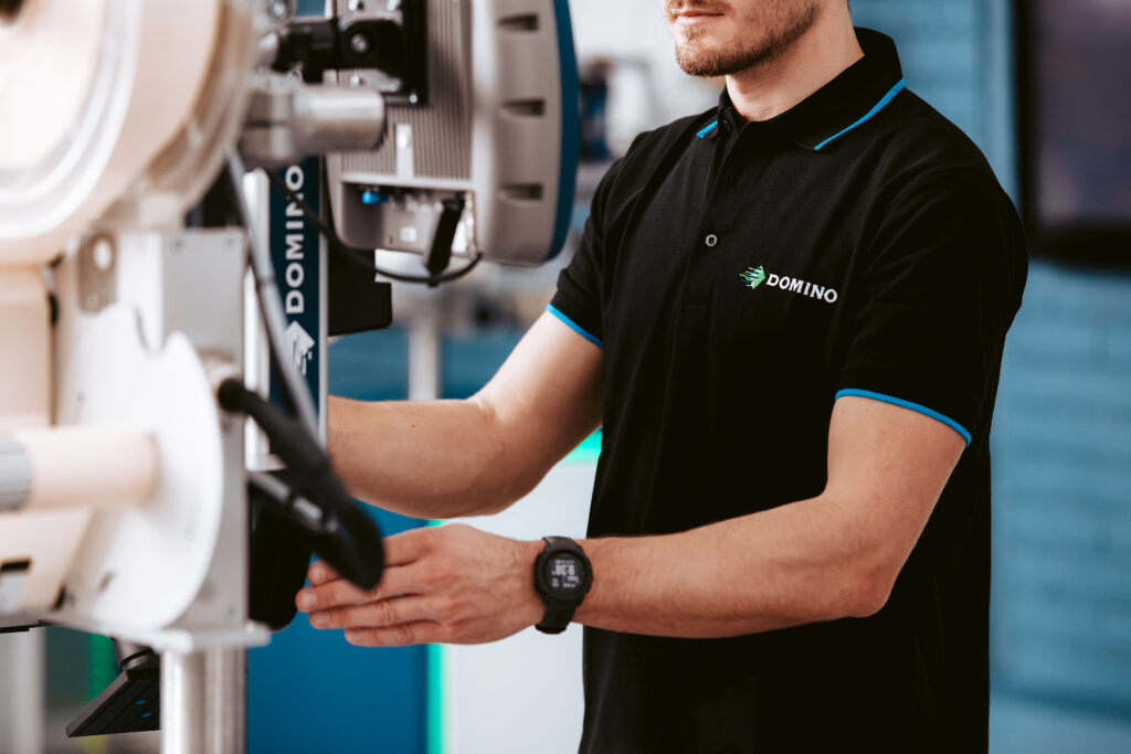 Domino Systems A/S søger en servicekoordinator til udstyr indenfor etikettering. Mangler du mærkningsudstyr eller etiketteringsudstyr? Hos DominoSystem har vi alt inden for etikettering og produktmærkning - fx fødevaremærkning